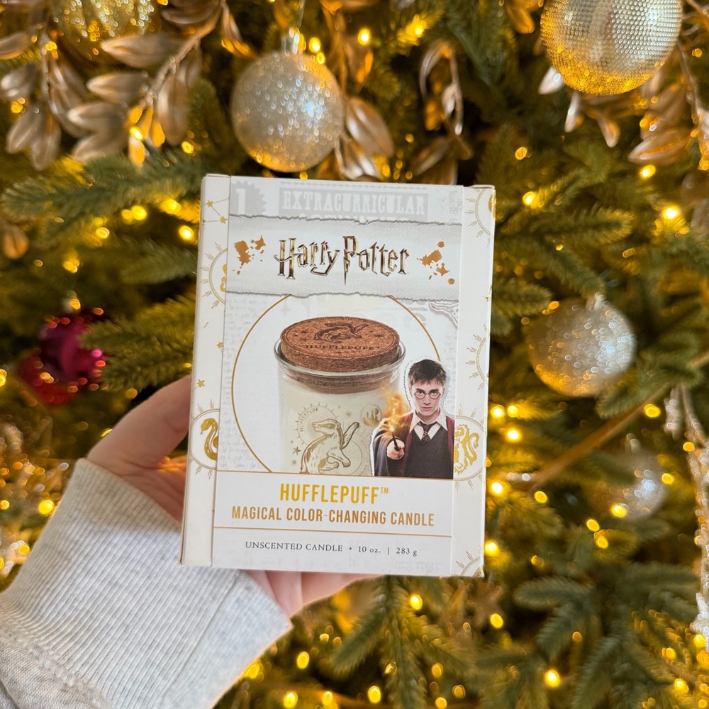 NWT Harry Potter Hufflepuff magic color changing candle